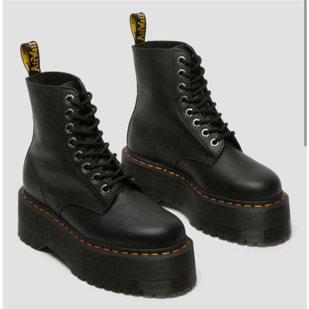 NEW DR. MARTENS 1460 Pascal Max Boot size US 7 black